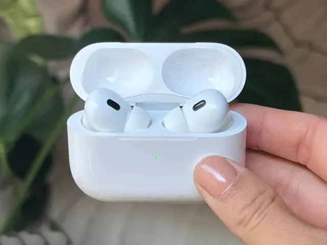 Wireless Bluetooth Earbuds with Charging Case (White)